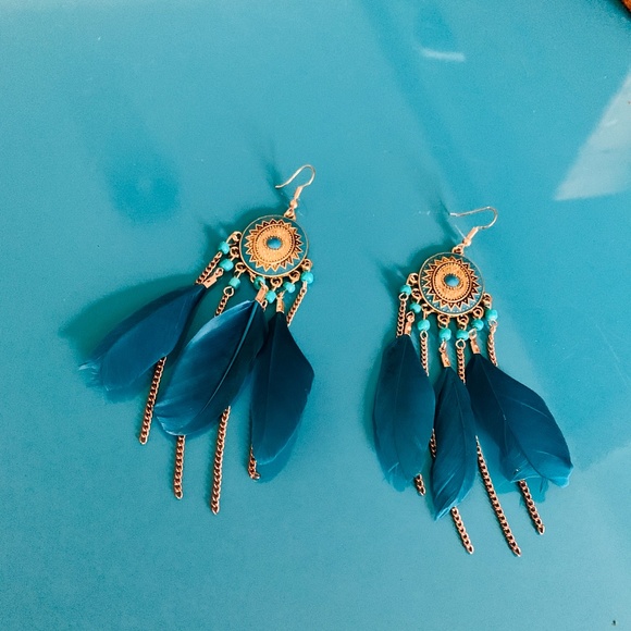 💙 Boho Blue Feather & Gold Tone Chain Long 4" Dangle Earrings - Feather ER - Picture 5 of 8